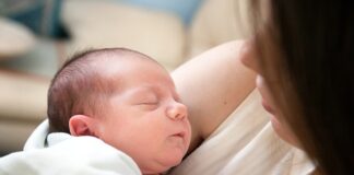 Jak usunąć klej z Okładziny?