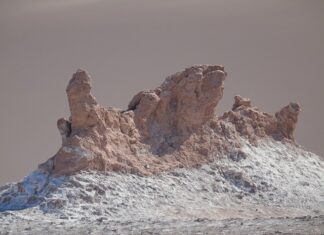 Co zrobić żeby makijaż był trwały latem?