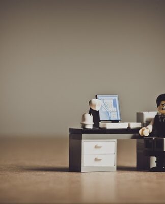 Dlaczego nowe klocki i tarcze piszczą?