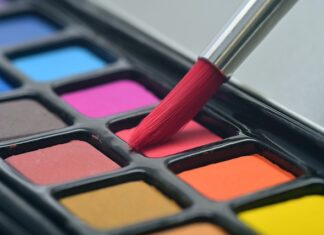 Jak malować usta żeby długo się trzymały?