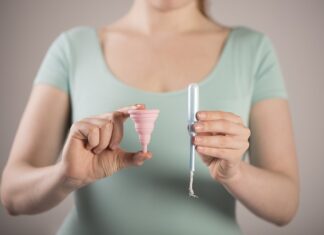 Czy zakładanie tamponu boli?