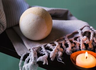 Czym Nawilżać usta na noc?