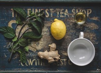 Czy miód nawilża usta?